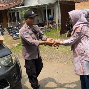 *Di Banyuwangi Usai Nyoblos Dapat Makan Gratis dari Pak Polisi*