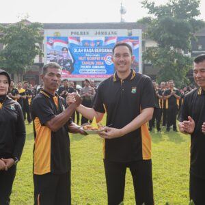 *Peringati HUT Korpri ke 53, Polres Jombang Gelar Bakti Sosial dan Olah Raga Bersama*