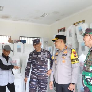 *Pasca Pungut dan Hitung Suara Pilkada 2024, Polresta Banyuwangi Bersama Forkopimda Patroli ke PPK Pastikan Situasi Kondusif*