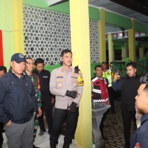 *Pasca Hitung Suara Pilkada Kapolres Magetan dan Forkopimda Gelar Patroli Malam Pastikan Kamtibmas Kondusif*