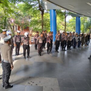 *Polres Kediri Sterilisasi Lokasi Rapat Pleno Terbuka Rekapitulasi Hitung Suara Pilkada 2024*