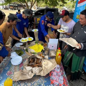 *Cooling System Pasca Pilkada, Polresta Sidoarjo Ajak Warga Nelayan Tasyakuran HUT ke-74 Polairud*