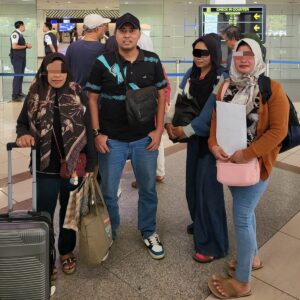 *Kapolres Sampang Beri Tiket Pesawat Gratis 3 Korban TPPO Pulang Kampung ke NTB*