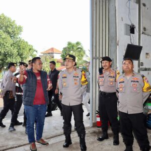 *Polresta Banyuwangi Kawal dan Amankan Hasil Hitung Suara Pilgub yang Dikirim ke KPU Jatim*