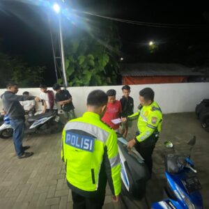 *Patroli Kamtibmas Pasca Pilkada 2024, Polres Bangkalan Bubarkan Aksi Balap Liar*