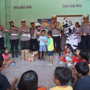 *Polres Jombang Beri Trauma Healing Untuk Anak-anak Terdampak Banjir*