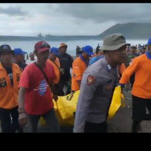 *Polres Jember dan Tim SAR Berhasil Temukan Nelayan yang Alami Laka Laut, Satu Orang Selamat*