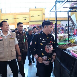 *Jelang Nataru Satgas Pangan Polres Malang dan Forkopimda Sidak Pasar Pantau Stabilitas Harga Pangan*