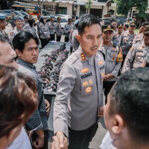 *Antisipasi Penyalahgunaan, Kapolres Jombang Periksa 92 Senpi Anggotanya*