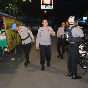 *Jelang Nataru Polres Pelabuhan Tanjungperak Tingkatkan Patroli Gabungan TNI – Polri*