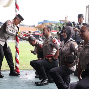 *Kapolda Jatim Pimpin Upacara Kenaikan Pangkat 3.057 Personel*