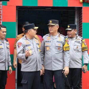 *Pastikan Keamanan Malam Tahun Baru, Kapolda Jatim Cek Pospam dan Posyan*
