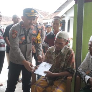 *Polres Mojokerto Beri Santunan Duka Kepada Korban Ledakan di Puri*