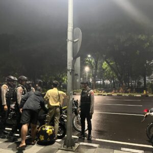 *Polrestabes Surabaya Amankan 5 Pemuda Diduga Pesilat yang Konvoi*