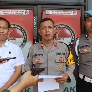 *Polres Tanjungperak Amankan Tersangka Pengedar Pil LL, Ratusan Butir Okerbaya Disita*