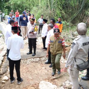 *Sigap Tangani Bencana, Polres Bangkalan Terjunkan Pleton Siaga di 3 Desa*