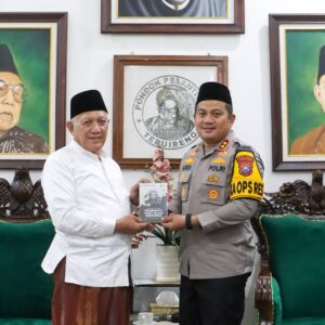 *Perkuat Kamtibmas, Kapolres Jombang Sowan Kiai Pondok Pesantren Tebuireng*