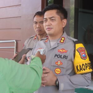 *Polres Probolinggo Amankan Terduga Pelaku Pemerasan Kades Kropak Bantaran*