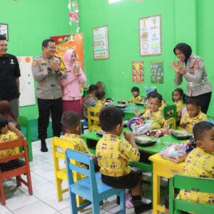 *Wujudkan Asta Cita, Polres Jombang Berkolaborasi Dengan HIPMI Berbagi Makanan Bergizi di TK Bhayangkari*
