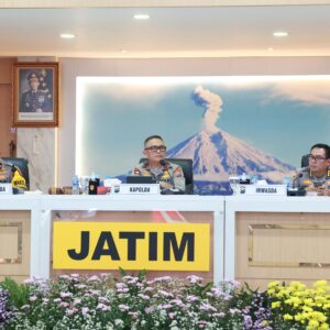 *Anev Sitkamtibmas 2024, Kapolda Jatim Soroti Bencana Hidrometeorologi Hingga Aksi Premanisme Kelompok Oknum Pesilat*