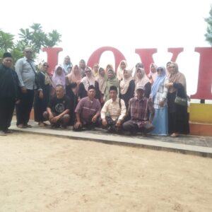 Alumni Madrasah Ibtida’iyah Babussalam Tambar,Jombang Ziarah Makam Wali Lima.