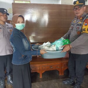 *Polisi Gerak Cepat Selamatkan Bayi yang Ditemukan Warga di Diwek Jombang*