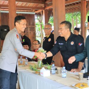 *Polres Ponorogo Jalin Silaturahmi Dengan Perguruan Silat Ajak Jaga Kamtibmas*