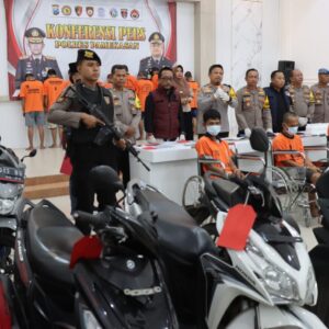 *Polres Pamekasan Komitmen Berantas Tindak Kriminal 16 Tersangka Kasus Curanmor dan Narkoba Diringkus*