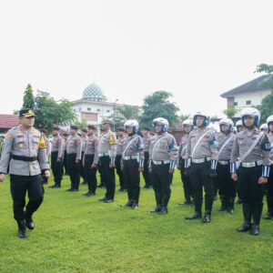 *Kapolres Jombang Pimpin Apel Gelar Pasukan Operasi Keselamatan Semeru 2025*
