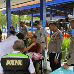 *Operasi Keselamatan Semeru 2025, Polres Kediri Gelar Tes Urine di Terminal Pare*
