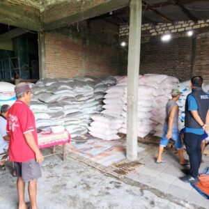 *Polisi Lakukan Pengecekan ketersediaan Pupuk Bersubsidi di Jombang*