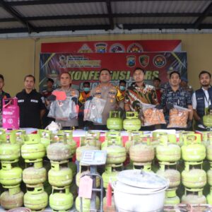 *Polresta Sidoarjo Berhasil Ungkap Dua Gudang Pengoplosan LPG, 5 Tersangka Diamankan*