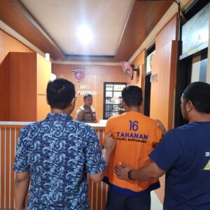 *Polisi Berhasil Ungkap Peredaran Narkoba di Banyuwangi, 63 Paket Sabu Disita dari Tersangka Pengedar*