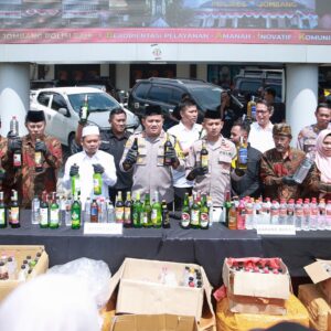 *Kapolres Jombang Tegaskan Komitmen, Berantas Peredaran Minuman Keras Ilegal di Kota Santri*