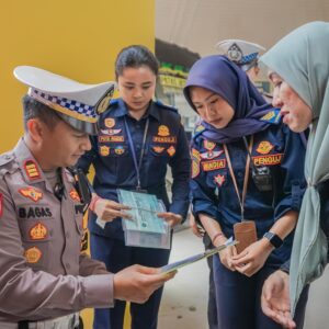 *Tingkatkan Keselamatan Lalu Lintas, Polres Jember Gelar Ramp Check Angkutan Umum*