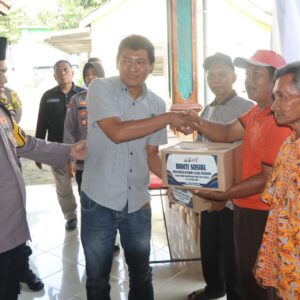 *Polres Pasuruan Gandeng Media Gelar Baksos di Jumat Curhat*
