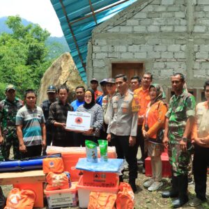 *Polres Ponorogo bersama Forkopimda Tinjau Lokasi Longsor di Slahung*