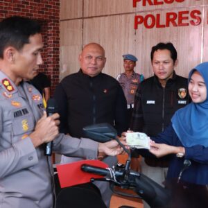 *Polisi Kembalikan Motor Korban Curanmor Oleh Sepasang Kekasih di Ponorogo*