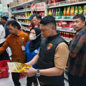 *Sidak Pasar Satgas Pangan Polres Nganjuk Pastikan Ketersediaan Bapokting Aman Jelang Idul Fitri*