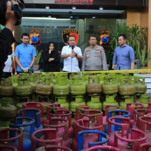 *Polda Jatim Berhasil Ungkap Kasus Oplos LPG di Jombang Empat Tersangka Diamankan*