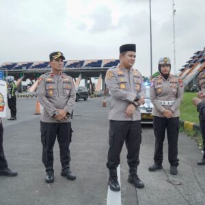 *Kapolres Jombang Sosialisasikan Layanan Hotline Mudik Polri 110 untuk Keamanan dan Kenyamanan Pemudik*