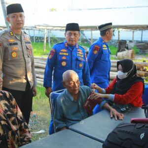 *Gelar ‘Pegar’ Ditpolairud Polda Jatim Peduli Kesehatan Warga Nelayan di Bulan Ramadhan*