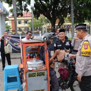 *Semarak Ramadan 1446 H, Polres Magetan Bersama Awak Media Berbagi Takjil*