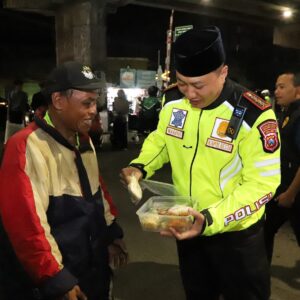 *Polri Untuk Masyarakat, SOTR Polresta Malang Kota Bersama Mahasiswa Berbagi dan Jaga Kamtibmas*