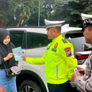 *Polres Bondowoso Gencar Sosialisasikan Hotline 110 untuk Pemudik Lebaran 2025*