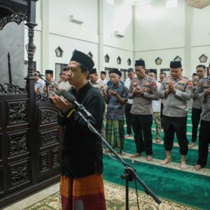 *Keluarga Besar Polres Jombang Gelar Salat Gaib dan Doa Bersama untuk Tiga Personel Polri yang Gugur dalam Tugas