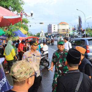 *Soliditas TNI Polri di Ngawi Gelar Patroli Ngabuburit Jaga Kamtibmas*