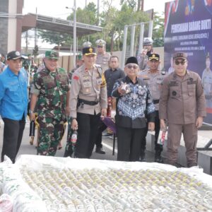 *Kapolda Jatim Tinjau Pos Pelayanan Ops Ketupat Semeru 2025 di Masjid Cheng Hoo Pandaan*