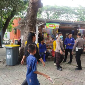 *Polres Pelabuhan Tanjungperak Siagakan Anggota di Tempat Wisata Selama Libur Lebaran*