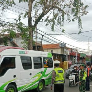 *Polres Bojonegoro Tingkatkan Pengawasan di Jalur Perbatasan Pastikan Arus Balik Lebaran Lancar*